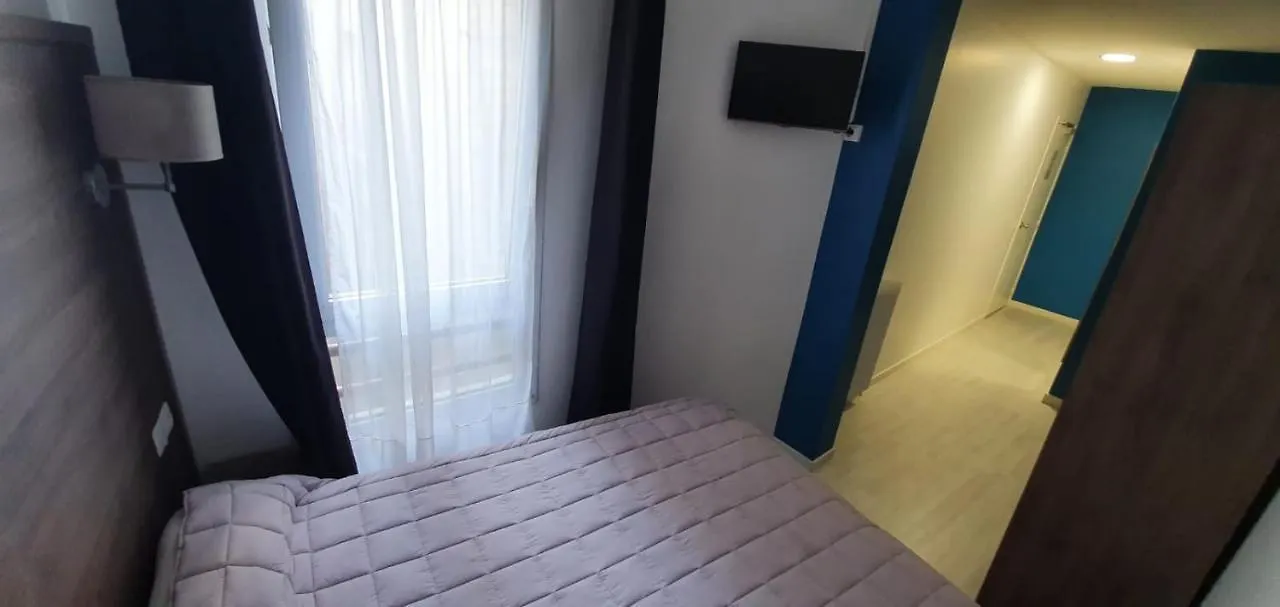 **  Hotel Des Pyrenees - Entre Bastille Et Nation Париж Франция
