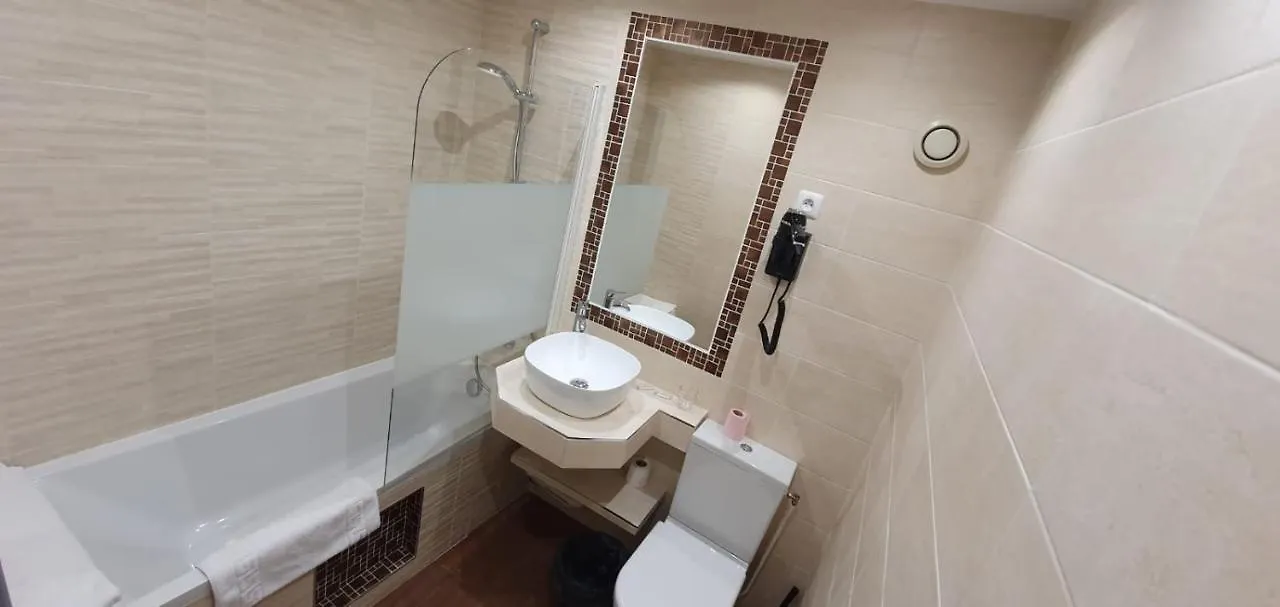 Hotel Des Pyrenees - Entre Bastille Et Nation Париж 2*,