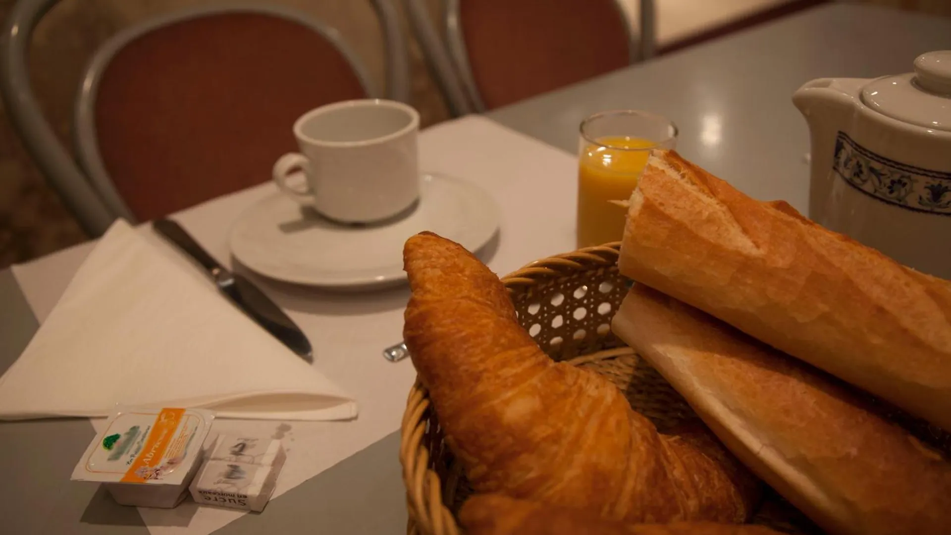 Hotel Des Pyrenees - Entre Bastille Et Nation Париж