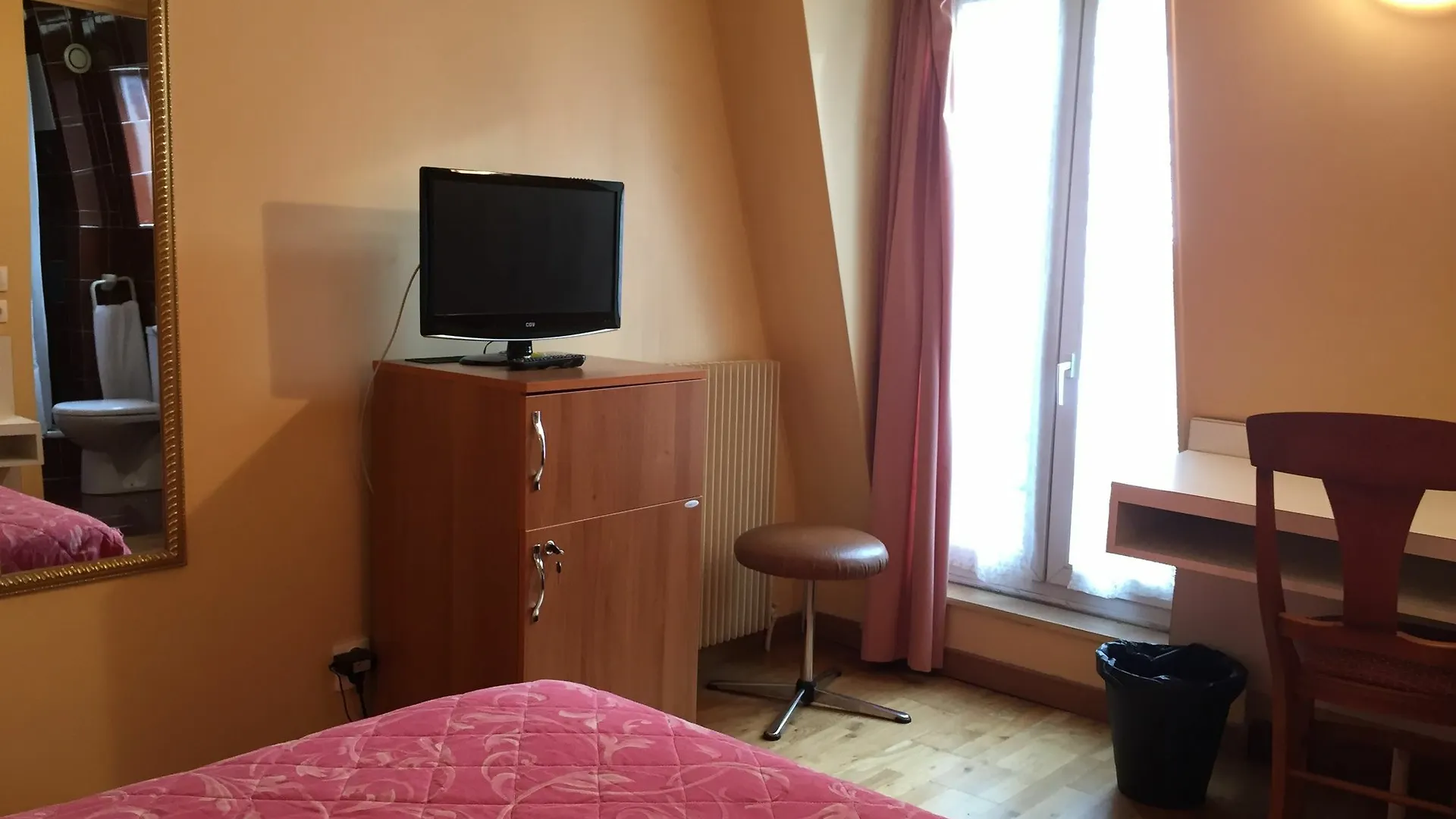 Hotel Des Pyrenees - Entre Bastille Et Nation Париж 2*,  Франция