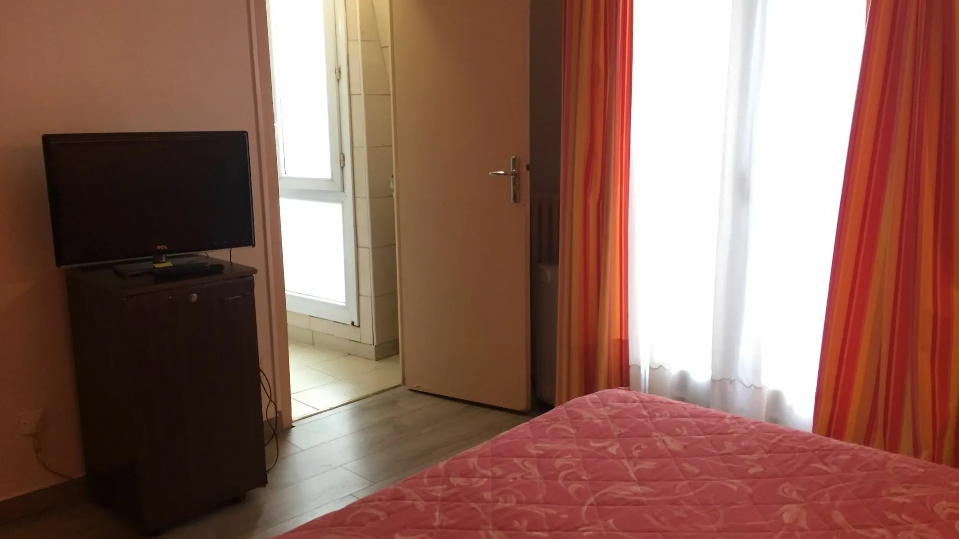 Hotel Des Pyrenees - Entre Bastille Et Nation Париж 2*,