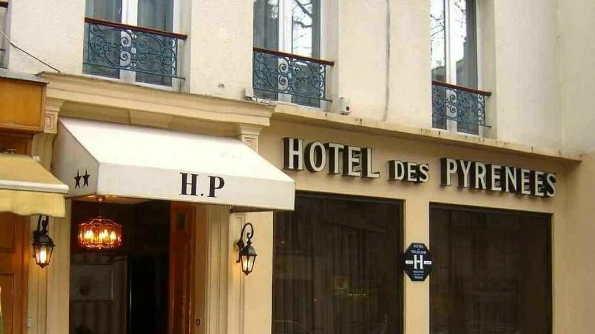 **  Hotel Des Pyrenees - Entre Bastille Et Nation Париж Франция