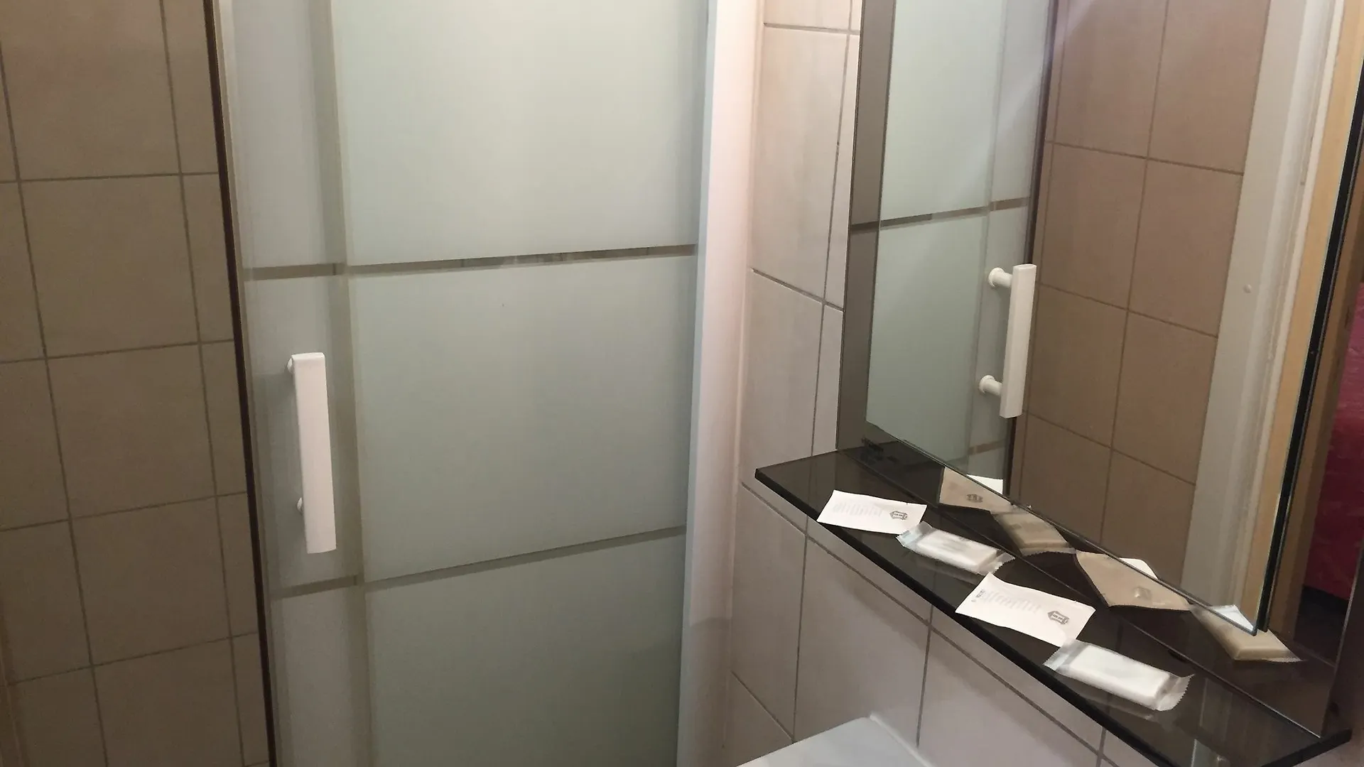 Hotel Des Pyrenees - Entre Bastille Et Nation Париж 2*,