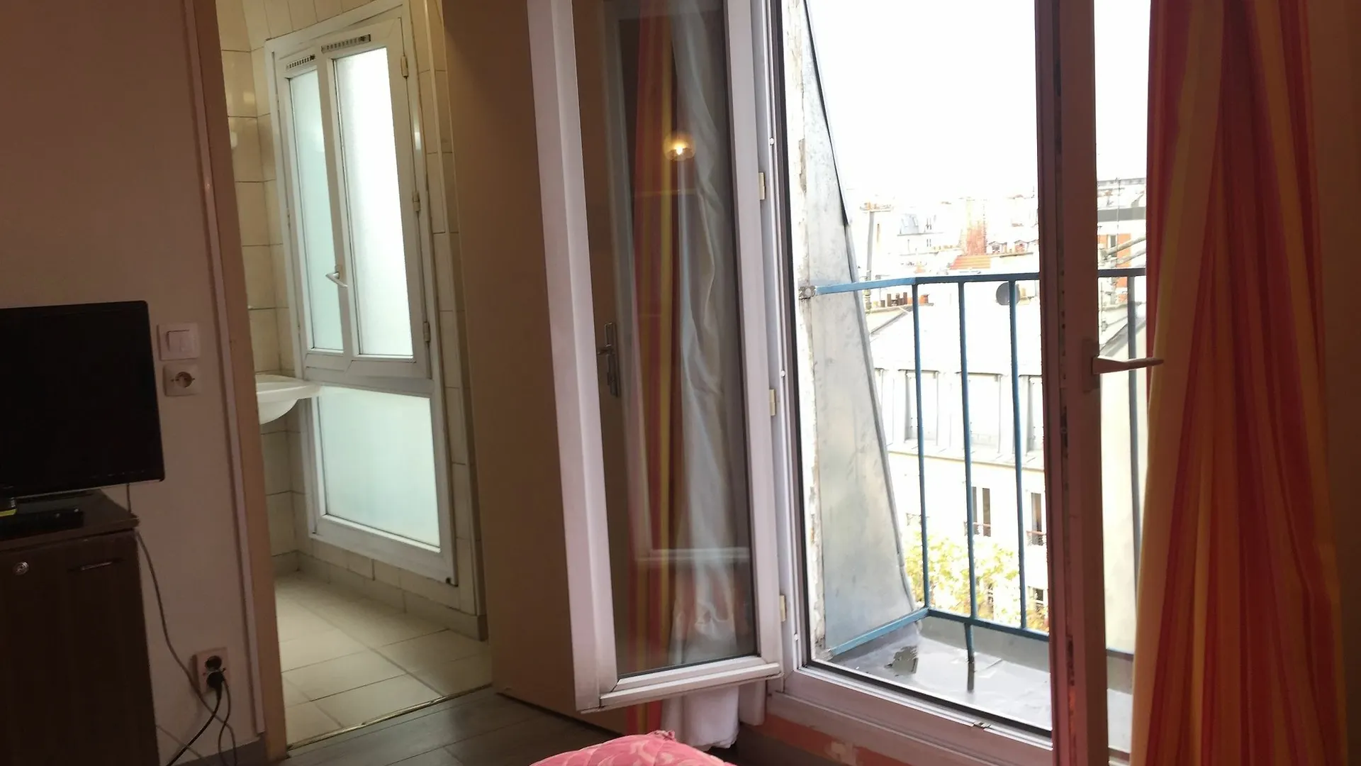 Hotel Des Pyrenees - Entre Bastille Et Nation Париж
