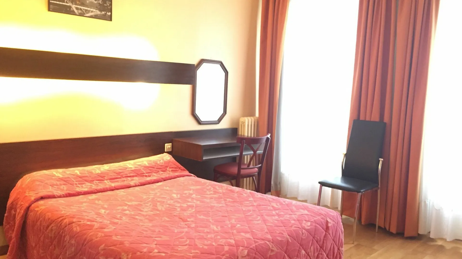 Hotel Des Pyrenees - Entre Bastille Et Nation Париж 2*,