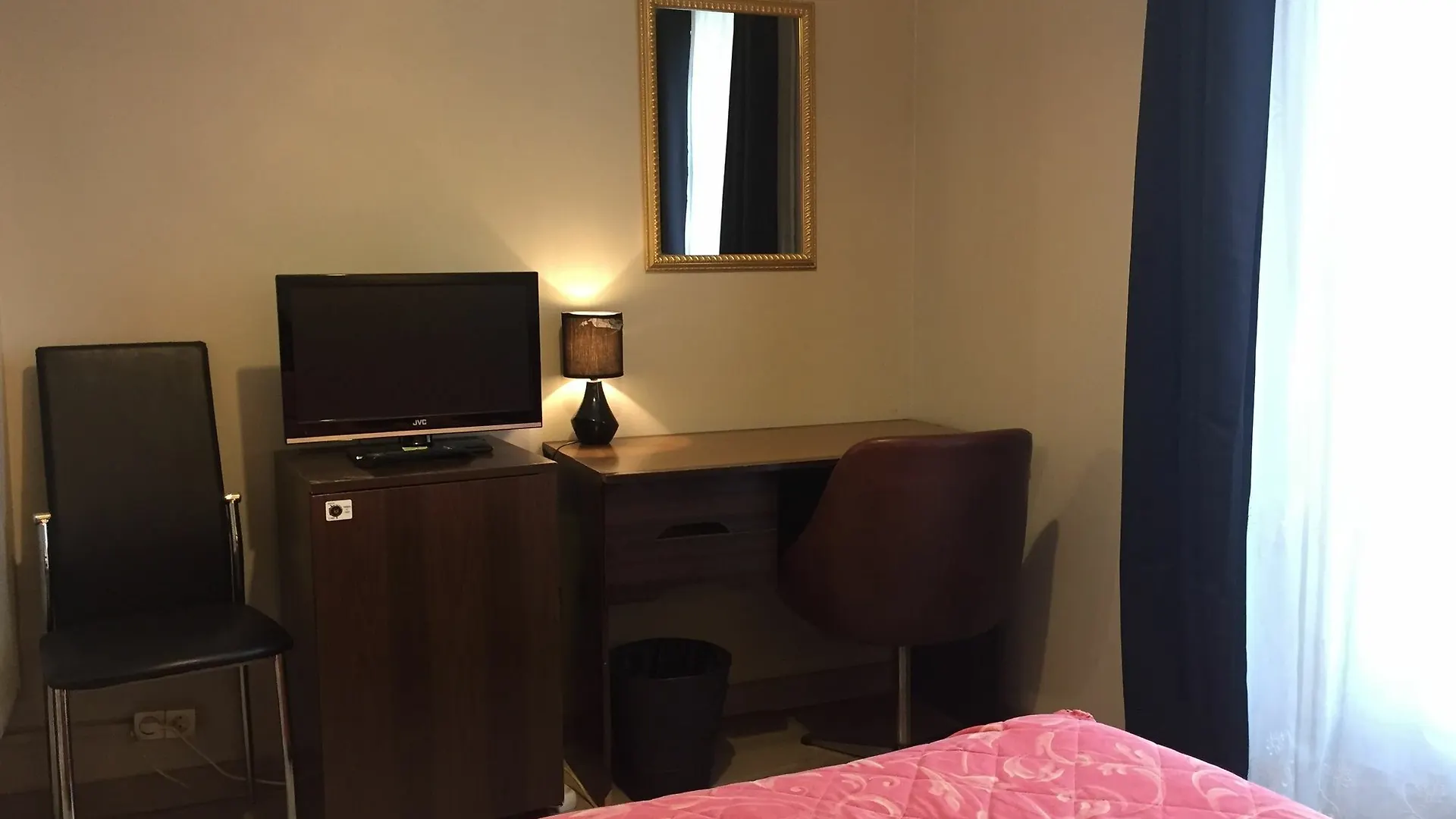 Hotel Des Pyrenees - Entre Bastille Et Nation Париж 2*,