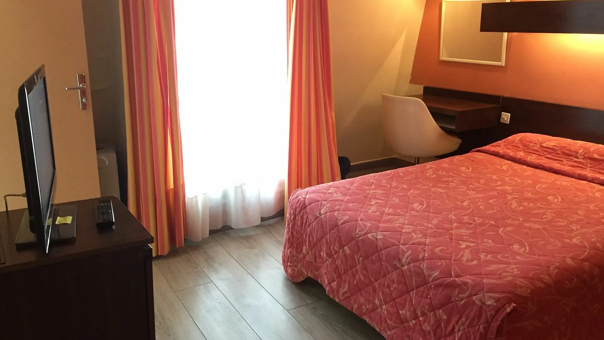 Hotel Des Pyrenees - Entre Bastille Et Nation Париж