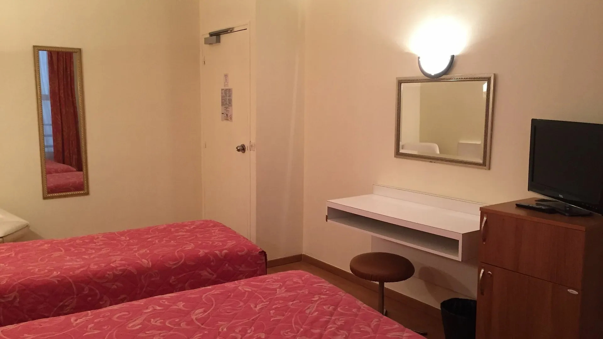 Hotel Des Pyrenees - Entre Bastille Et Nation Париж