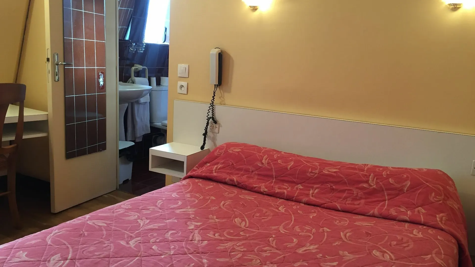 Hotel Des Pyrenees - Entre Bastille Et Nation Париж Франция